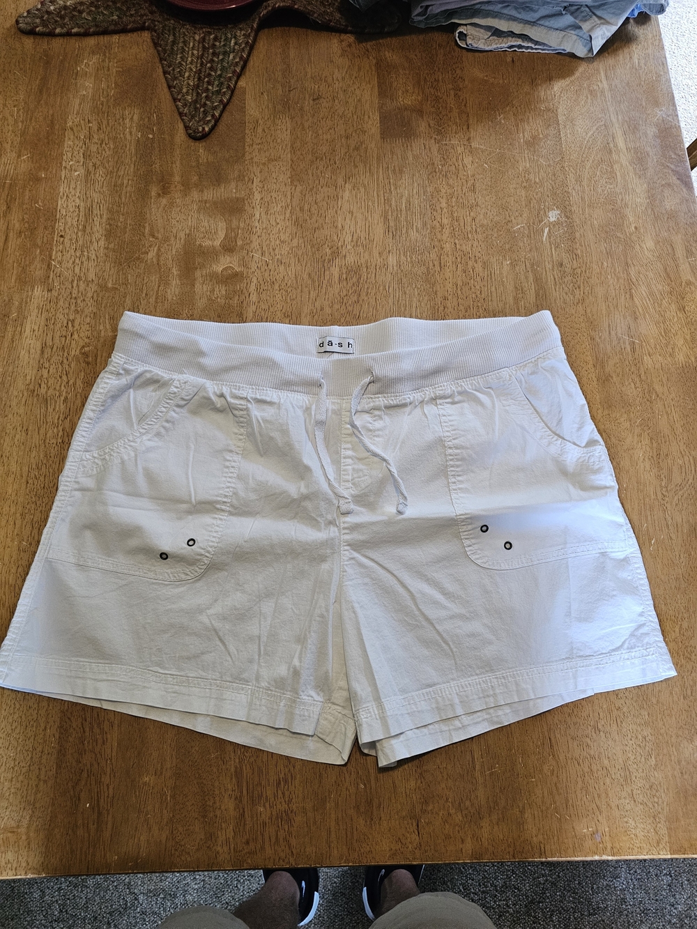 Da-sh White Women's XL Athletic Drawstring Shorts